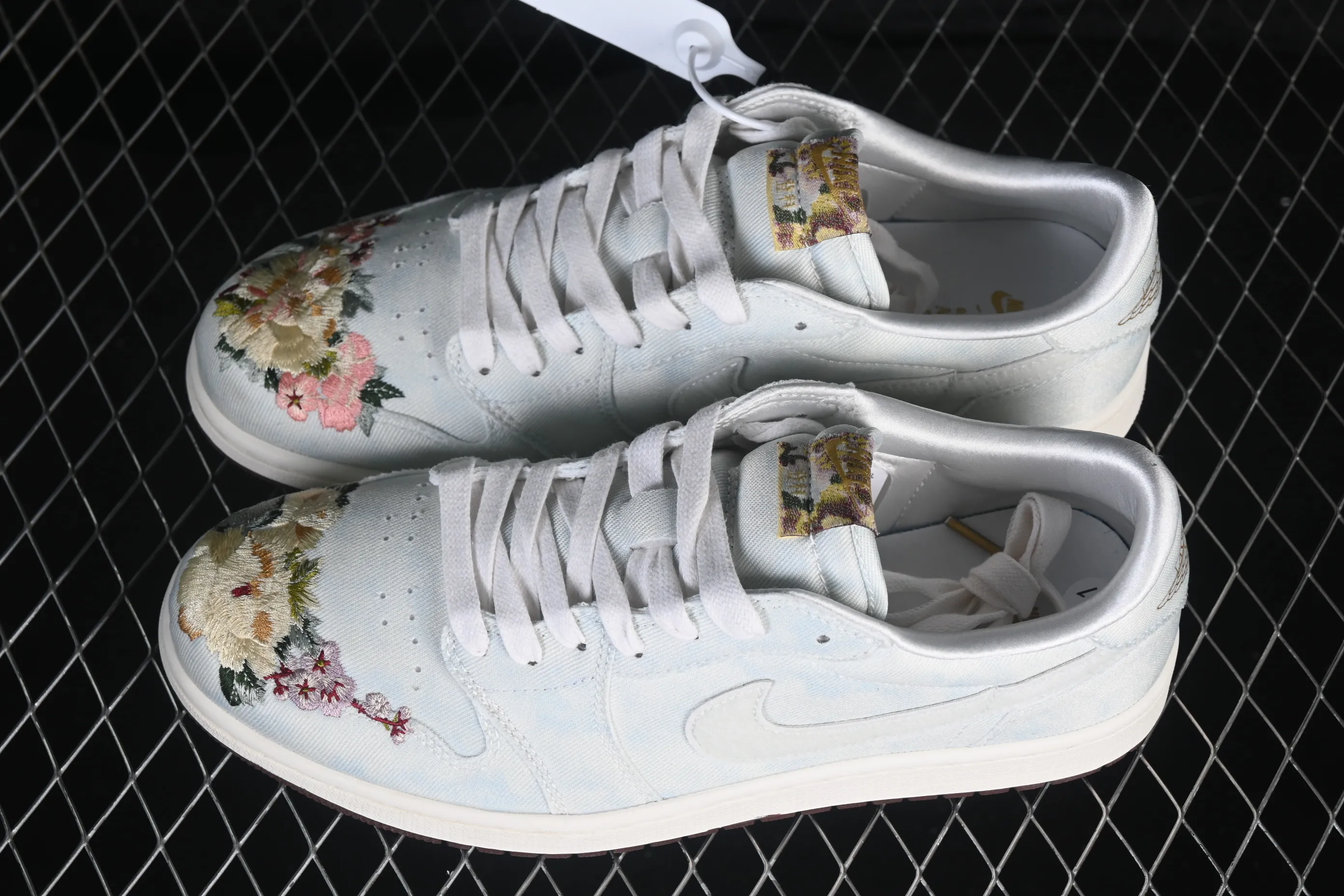 All categories Air Jordan Jordan series basketball shoes Air Jordan 1 Low Air Jordan 1 Low AJ1 Joe 1 Su embroidery low-top cultural basketball shoes IQ1109-011
